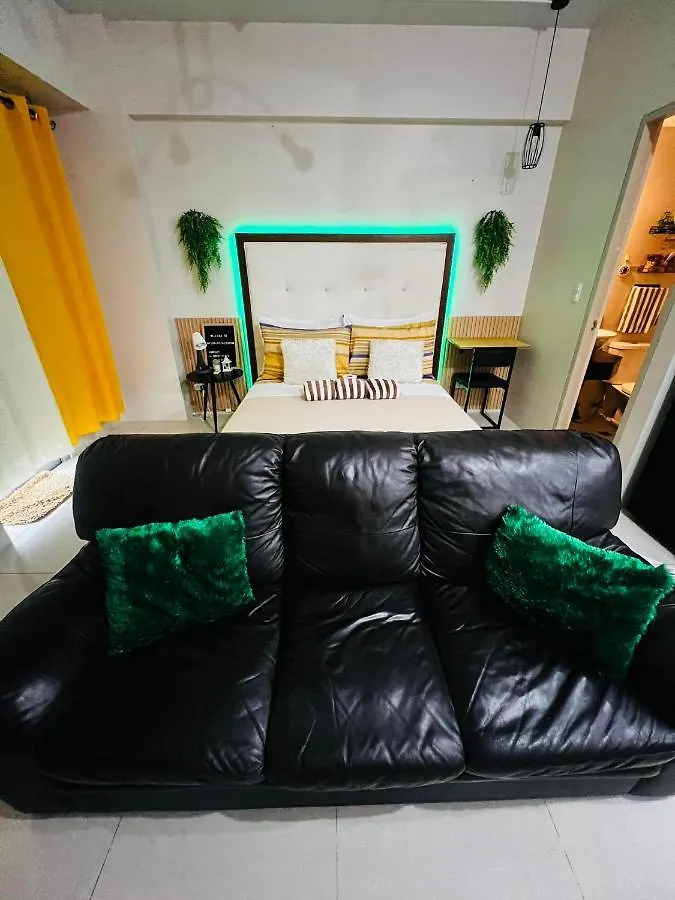 One Palm Tree Villas Condominium - Studio 9M With Balcony - Across Terminal 3 Airport Manila Apartment