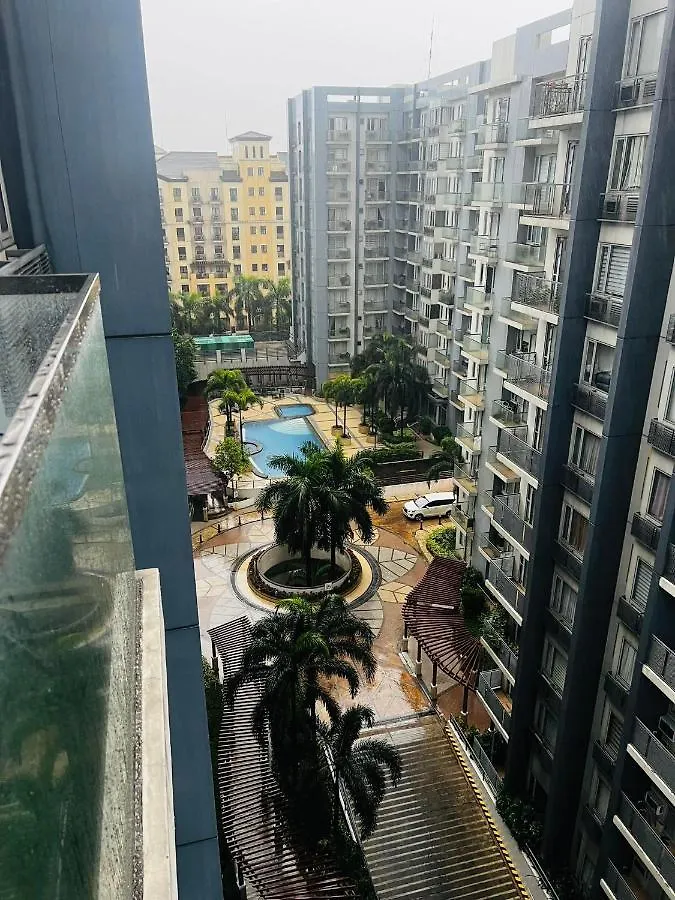Apartment One Palm Tree Villas Condominium - Studio 9M With Balcony - Across Terminal 3 Airport Manila