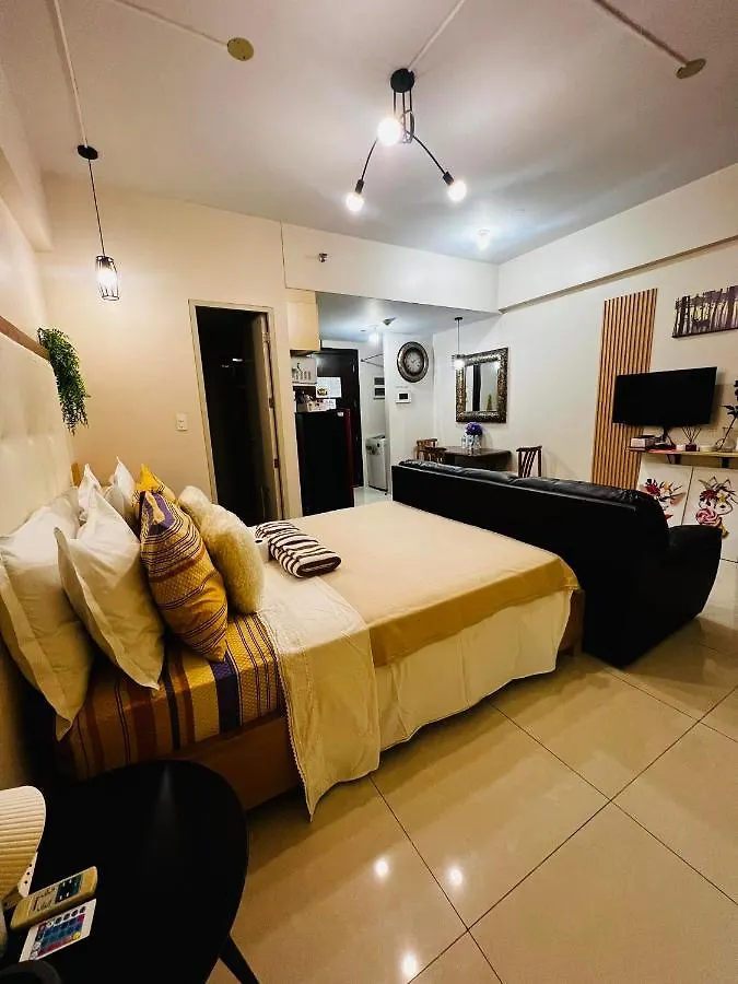 Apartment One Palm Tree Villas Condominium - Studio 9M With Balcony - Across Terminal 3 Airport Manila
