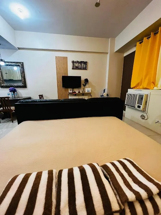 One Palm Tree Villas Condominium - Studio 9M With Balcony - Across Terminal 3 Airport Manila